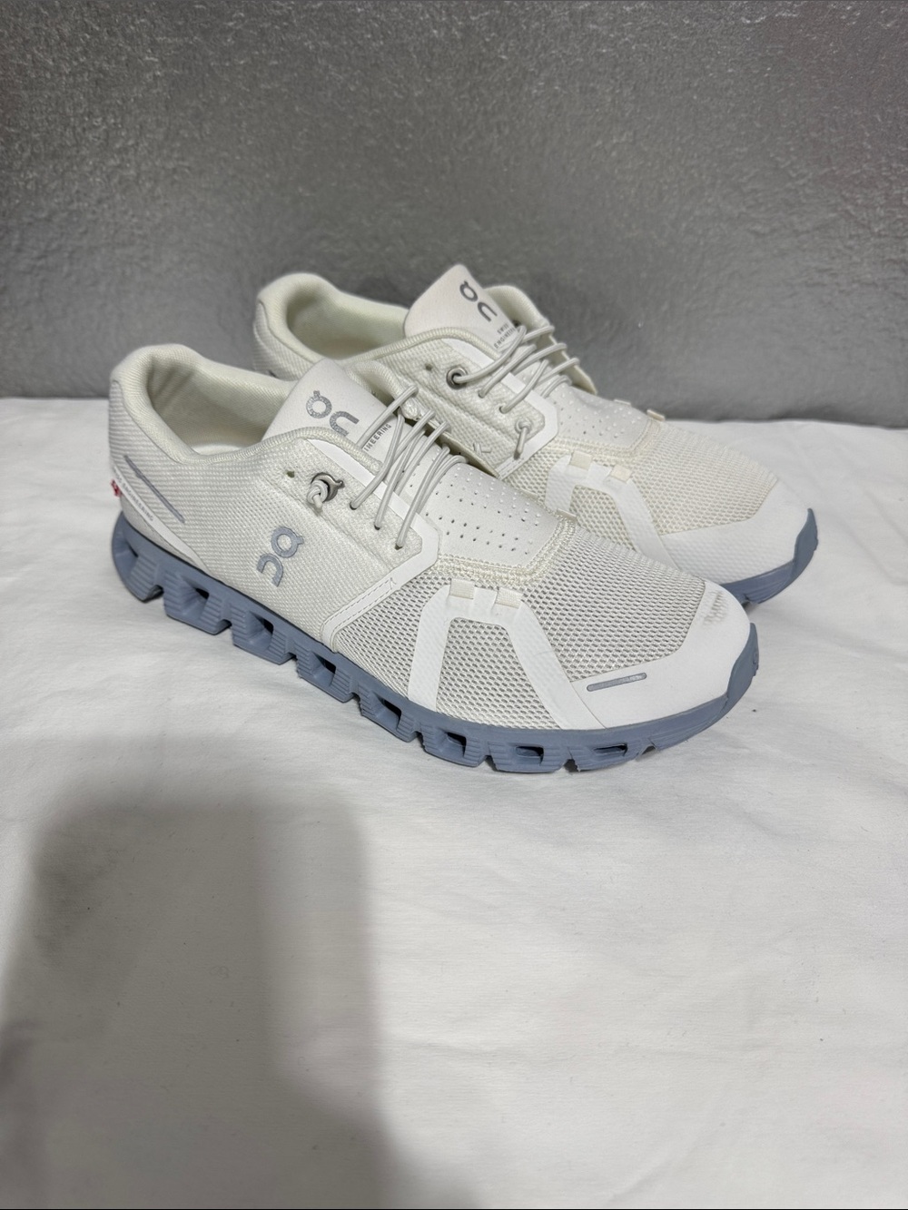 On Running wuomans Athletic Shoes in White with Light Blue Sole
